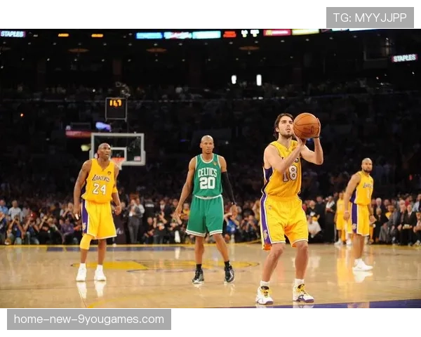 勇士队在总决赛中击败湖人夺冠，湖人勇士总决赛1比3落后前方记者直接判定总冠军归属